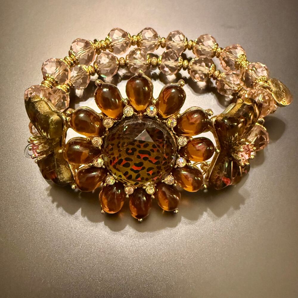 Betsey Johnson Leaping Leopard Flower & Bow Beaded Bracelet - Picture 6 of 10
